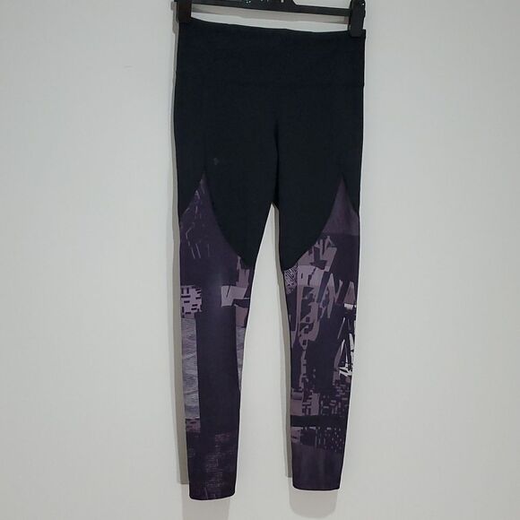 Under Armour medium black and purple athletic leggings - Picture 1 of 7